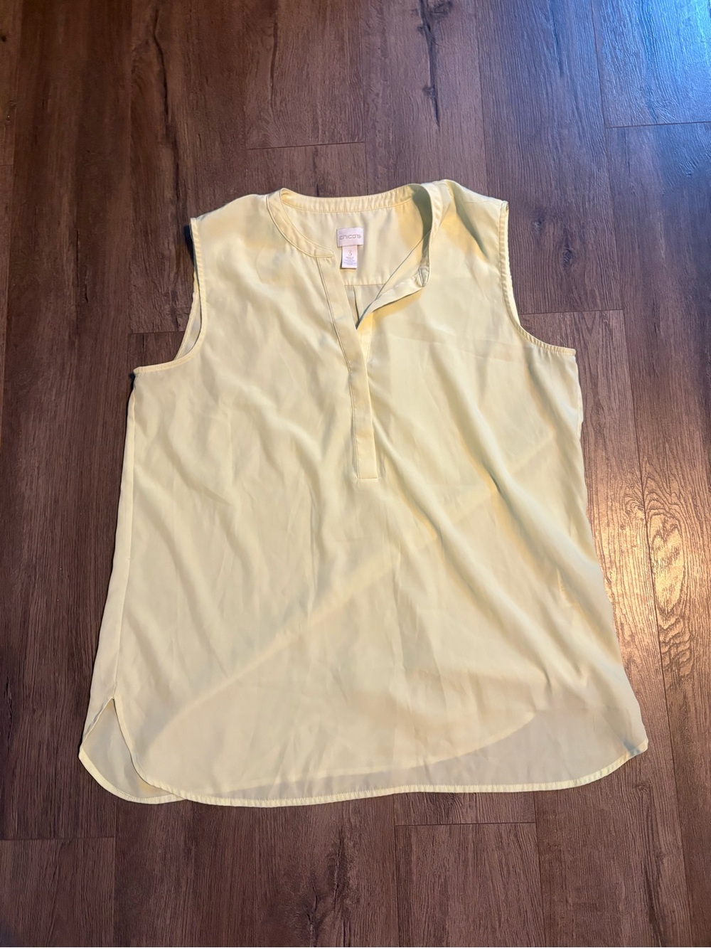 Chico’s Light Green Yellow Sleeveless Tunic Blouse Top Size 3 Split Tank Shirt